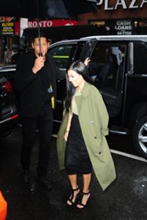 Kourtney Kardashian feet photo thumbnail