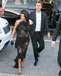 Kourtney Kardashian feet photo thumbnail