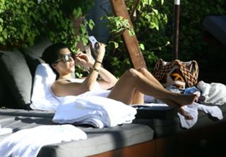 Kourtney Kardashian feet photo thumbnail