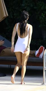 Kourtney Kardashian feet photo thumbnail