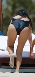 Kourtney Kardashian feet photo thumbnail