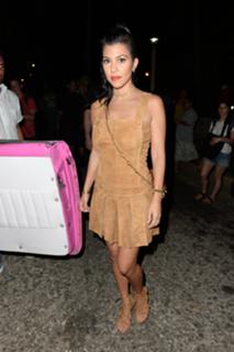 Kourtney Kardashian feet photo thumbnail