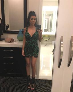 Kourtney Kardashian feet photo thumbnail