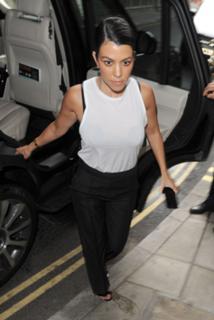 Kourtney Kardashian feet photo thumbnail