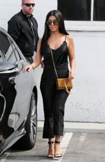 Kourtney Kardashian feet photo thumbnail