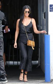 Kourtney Kardashian feet photo thumbnail