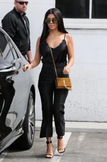 Kourtney Kardashian feet photo thumbnail