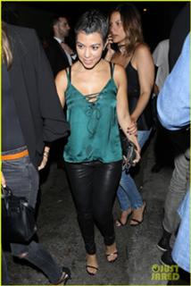 Kourtney Kardashian feet photo thumbnail