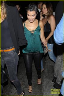 Kourtney Kardashian feet photo thumbnail