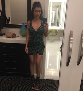 Kourtney Kardashian feet photo thumbnail