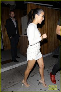 Kourtney Kardashian feet photo thumbnail