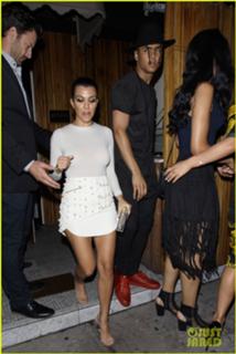 Kourtney Kardashian feet photo thumbnail