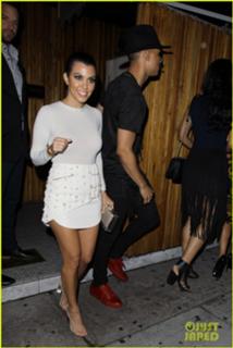Kourtney Kardashian feet photo thumbnail