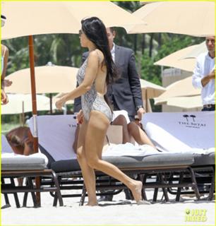 Kourtney Kardashian feet photo thumbnail