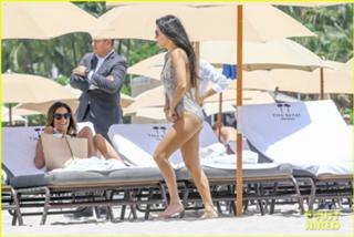 Kourtney Kardashian feet photo thumbnail