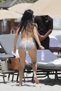 Kourtney Kardashian feet photo thumbnail