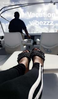 Kourtney Kardashian feet photo thumbnail
