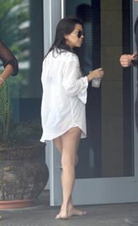 Kourtney Kardashian feet photo thumbnail