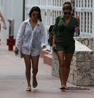 Kourtney Kardashian feet photo thumbnail