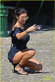 Kourtney Kardashian feet photo thumbnail