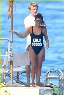 Kourtney Kardashian feet photo thumbnail