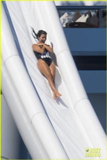 Kourtney Kardashian feet photo thumbnail