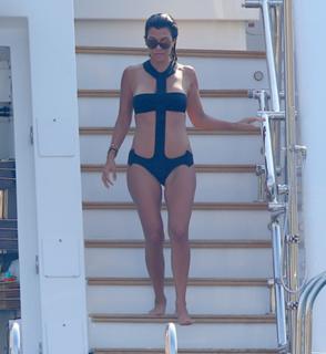 Kourtney Kardashian feet photo thumbnail