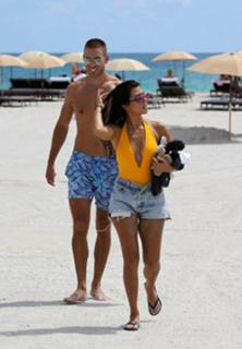 Kourtney Kardashian feet photo thumbnail