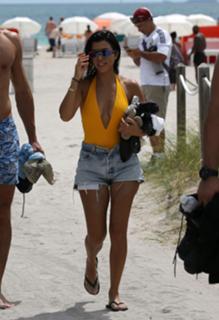 Kourtney Kardashian feet photo thumbnail