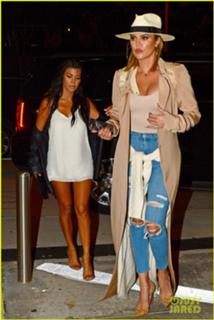 Kourtney Kardashian feet photo thumbnail