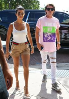 Kourtney Kardashian feet photo thumbnail