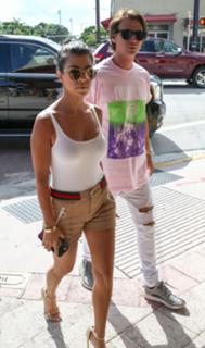 Kourtney Kardashian feet photo thumbnail