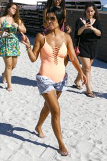 Kourtney Kardashian feet photo thumbnail