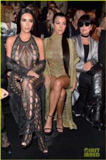 Kourtney Kardashian feet photo thumbnail