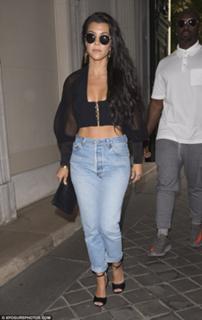 Kourtney Kardashian feet photo thumbnail