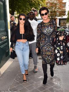 Kourtney Kardashian feet photo thumbnail