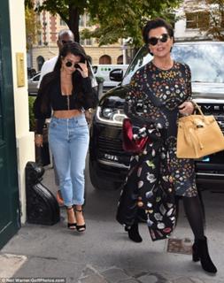 Kourtney Kardashian feet photo thumbnail