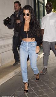 Kourtney Kardashian feet photo thumbnail