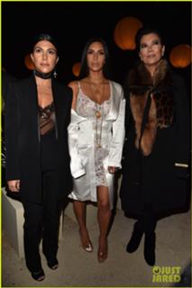 Kourtney Kardashian feet photo thumbnail