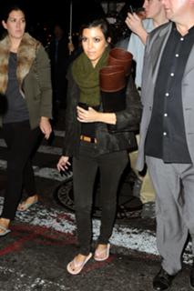 Kourtney Kardashian feet photo thumbnail