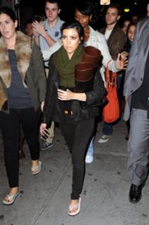 Kourtney Kardashian feet photo thumbnail