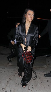 Kourtney Kardashian feet photo thumbnail