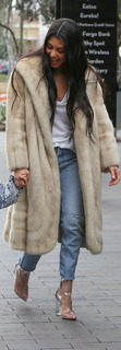 Kourtney Kardashian feet photo thumbnail