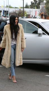 Kourtney Kardashian feet photo thumbnail
