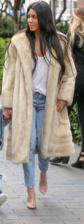 Kourtney Kardashian feet photo thumbnail