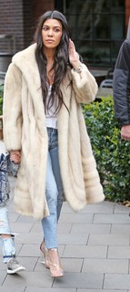 Kourtney Kardashian feet photo thumbnail