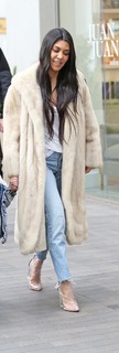 Kourtney Kardashian feet photo thumbnail