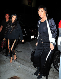 Kourtney Kardashian feet photo thumbnail