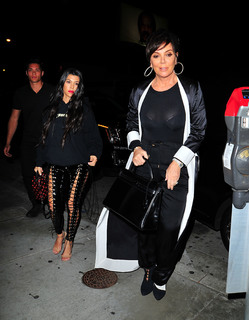 Kourtney Kardashian feet photo thumbnail
