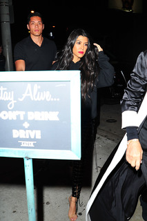 Kourtney Kardashian feet photo thumbnail